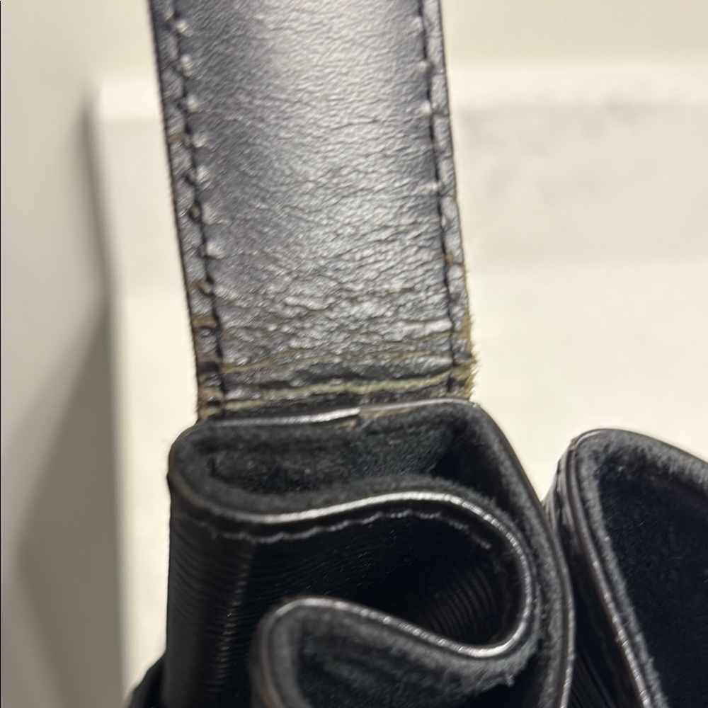 AUTHENTIC Louis Vuitton Black Epi Leather Sac D’ePaule - Picture 5 of 16